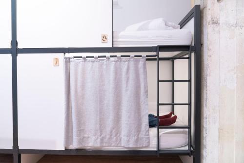 Bed in 8-Bed Dormitory Room with Private Bathroom image 10