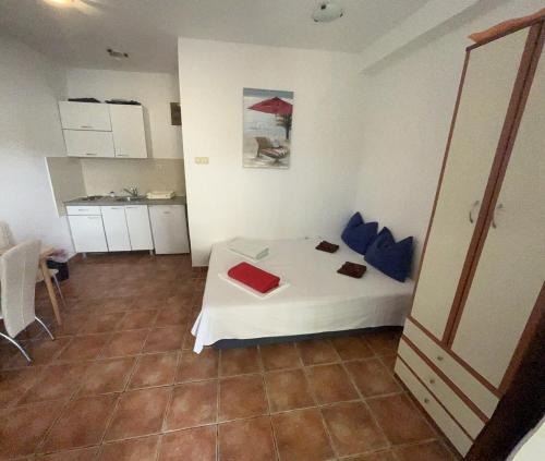 2 sofa beds