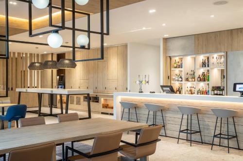 Courtyard by Marriott Inverness Airport - image 2