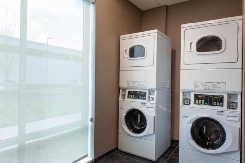 Courtyard by Marriott Indianapolis West-Speedway - image 2