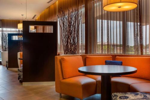 Courtyard by Marriott Indianapolis Noblesville - image 9