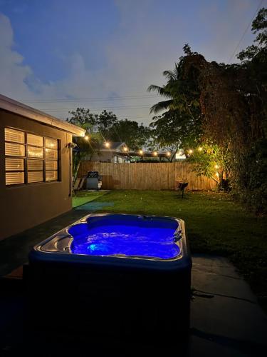 Beautiful 3 Bedroom house in Fort Lauderdale! Hot Tub and Great Location! in Dania Beach, USA