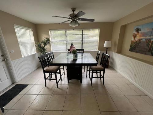 Beautiful 3 Bedroom house in Fort Lauderdale! Hot Tub and Great Location! in Dania Beach, USA