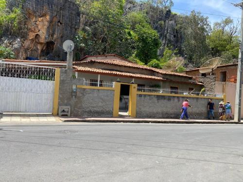 casa pedacinho do morro in Bom Jesus da Lapa