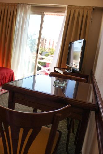 Twin Room image 5