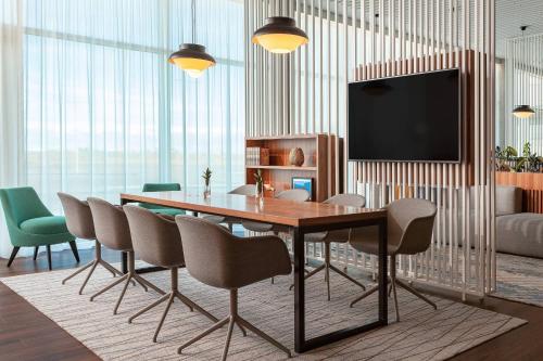Courtyard by Marriott Reykjavik Keflavik Airport - image 4