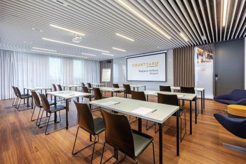 Courtyard by Marriott Reykjavik Keflavik Airport - image 3