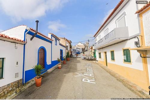 Casa Inteira e Ampla com 10 Camas Refúgio Familiar em Granja Mourão gîte à louer Granja