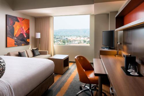 King Room with Sofa Bed - Hearing Accessible