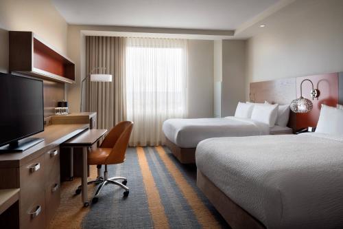 Queen Room with Two Queen Beds - Hearing Accessible