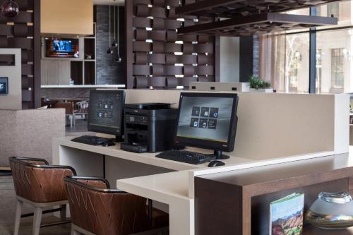 Courtyard by Marriott Phoenix Downtown - image 9