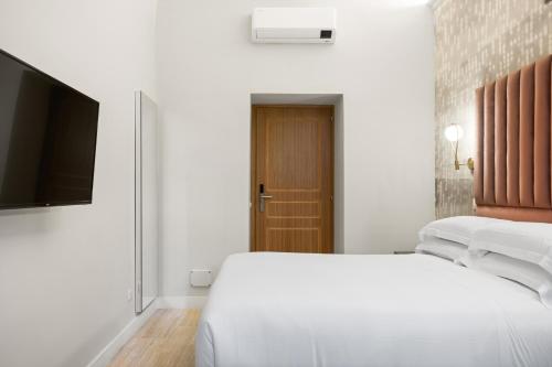 Trevi Fountain Guesthouse - image 13