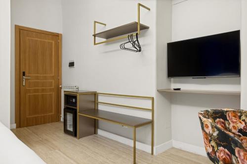 Trevi Fountain Guesthouse - image 14