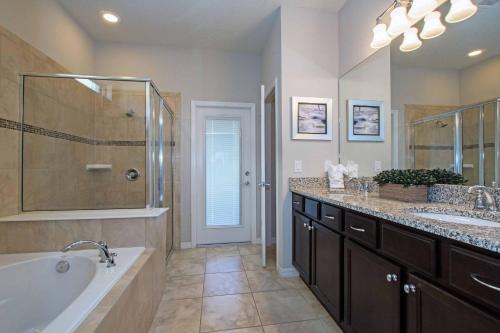 8 Bedroom Home at Windsor Westside with Top Amenities - image 5