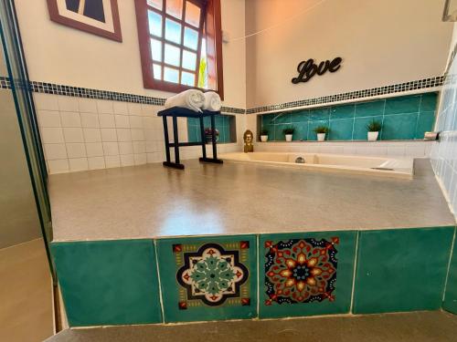 Casa de CINEMA 3 suites, 50m da Praia da Ferradura in plaža Ferradura