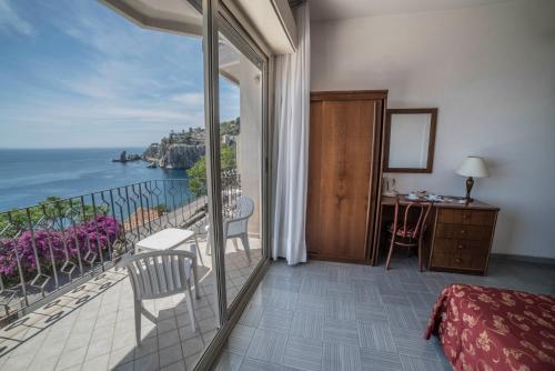 Балкон, Hotel Isola Bella in Таорміна
