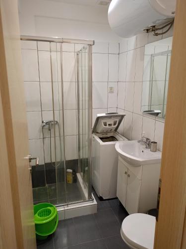 Athens Downtown Apartment - image 8