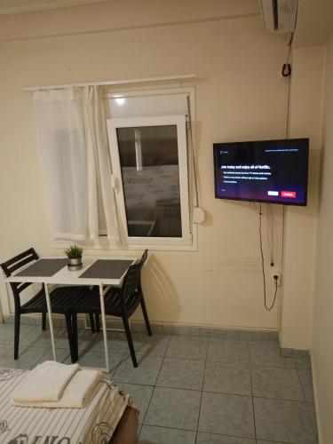 Athens Downtown Apartment - image 4