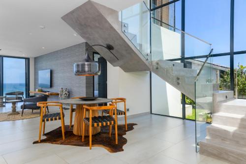 Heaven's Door in Trafalgar