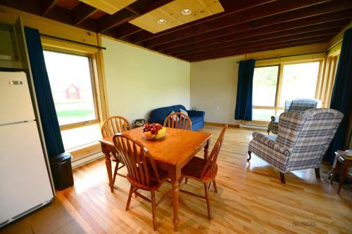 บริการและสิ่งอำนวยความสะดวก, Station touristique Pin Rouge in นิว ริชมอนด์ (ควิเบก)