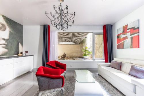 Home in Paris Marais Elegant Flat in Old Paris