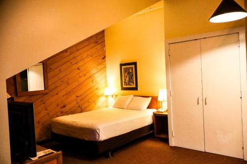 . Snowy Owl Inn