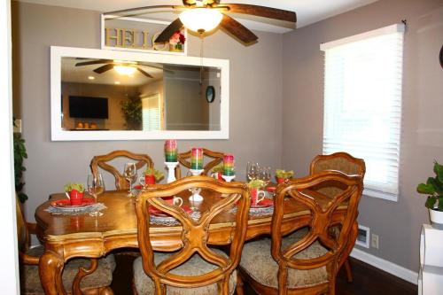 Cozy, Relaxing 4-Bedroom House in Forest Park Cozy, Relaxing 4-Bedroom House in Forest Park