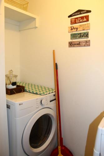 Cozy, Relaxing 4-Bedroom House in Forest Park Cozy, Relaxing 4-Bedroom House in Forest Park