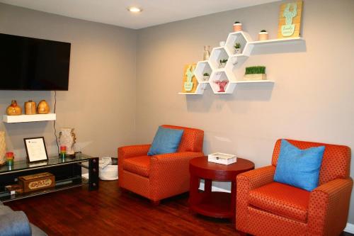 Cozy, Relaxing 4-Bedroom House in Forest Park Cozy, Relaxing 4-Bedroom House in Forest Park