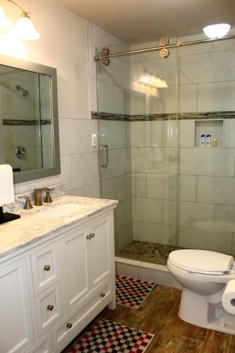 Cozy, Relaxing 4-Bedroom House in Forest Park Cozy, Relaxing 4-Bedroom House in Forest Park