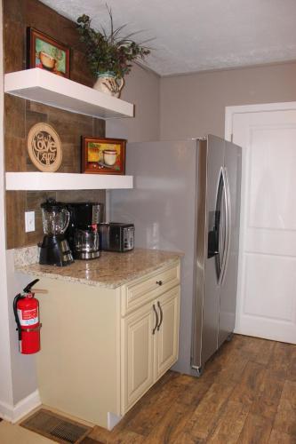 Cozy, Relaxing 4-Bedroom House in Forest Park Cozy, Relaxing 4-Bedroom House in Forest Park