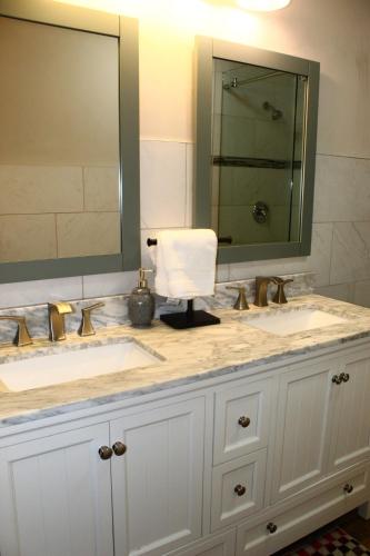 Cozy, Relaxing 4-Bedroom House in Forest Park Cozy, Relaxing 4-Bedroom House in Forest Park