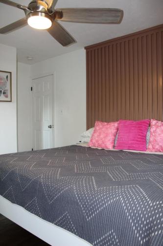 Cozy, Relaxing 4-Bedroom House in Forest Park Cozy, Relaxing 4-Bedroom House in Forest Park