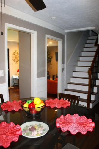 Cozy, Relaxing 4-Bedroom House in Forest Park Cozy, Relaxing 4-Bedroom House in Forest Park