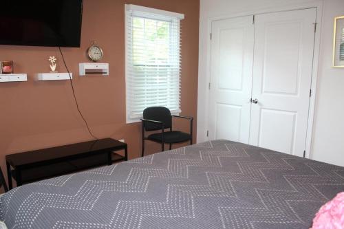 Cozy, Relaxing 4-Bedroom House in Forest Park Cozy, Relaxing 4-Bedroom House in Forest Park