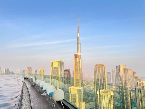 AvalonStay - Paramount Midtown Dubai High Floor With Burj Khalifa view & Infinity Pool, Dubaj