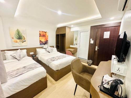 Deluxe Triple Room image 3