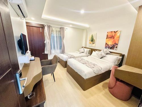 Deluxe Triple Room image 2