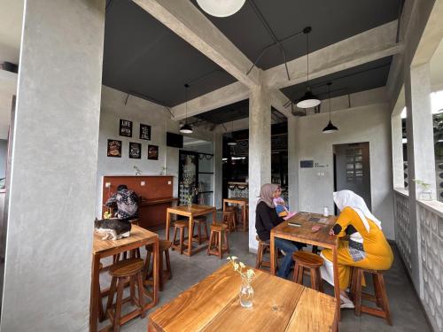 Restaurant, The Cluster Harris in Cimahi Utara