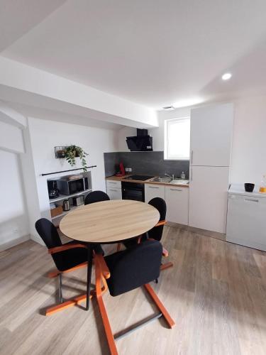 duplex chaumié, 4pers, wifi, parking privée (duplex chaumie, 4pers, wifi, parking privee) in 阿讓市中心