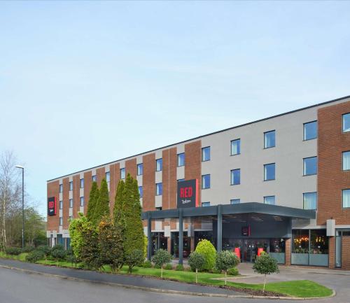 Radisson Red London Gatwick Airport - image 2