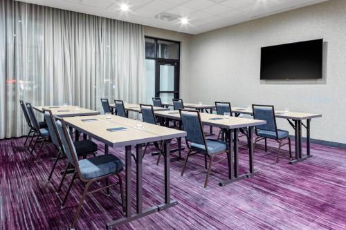 Courtyard by Marriott East Lansing Okemos - image 4