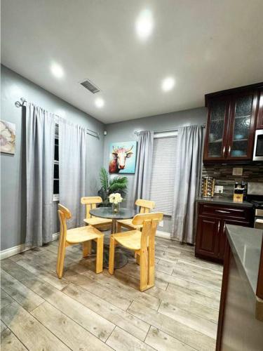 Charming 3BR Spot Near LAX, SoFi and Forum, Los Angeles (foto 10)