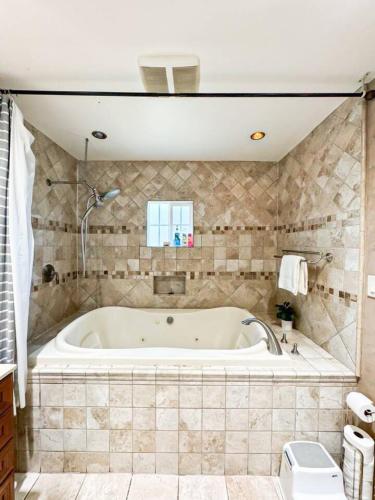 Charming 3BR Spot Near LAX, SoFi and Forum, Los Angeles (foto 8)