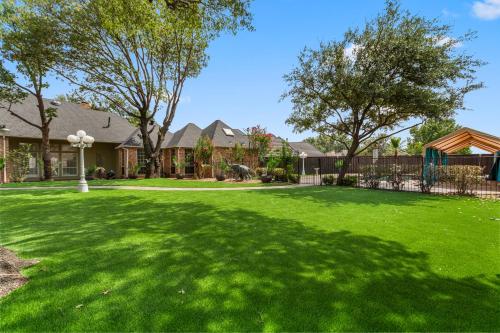 Luxurious Villa with Pool and Spa in Plano, USA