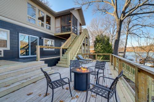 Lakefront Retreat with Game Room in Bella Vista!