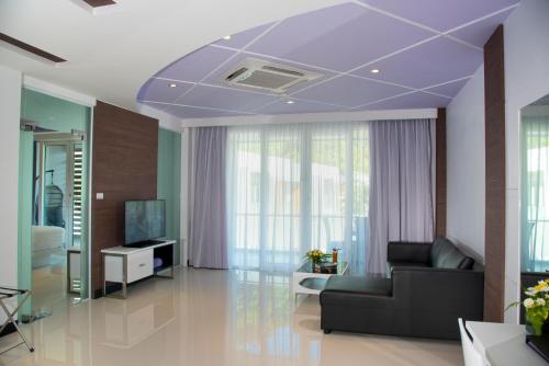 Shared lounge/TV area, The L Resort, Krabi in Krabi