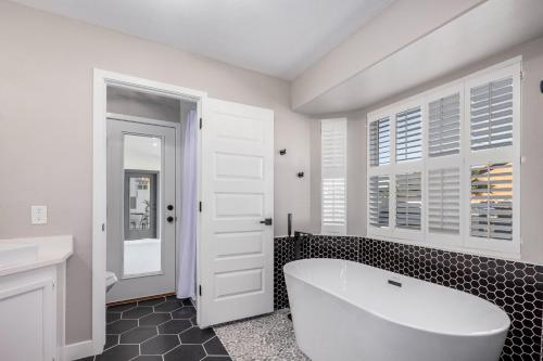 Cozy Exquisite Golf Course Home in Alta Mesa detail