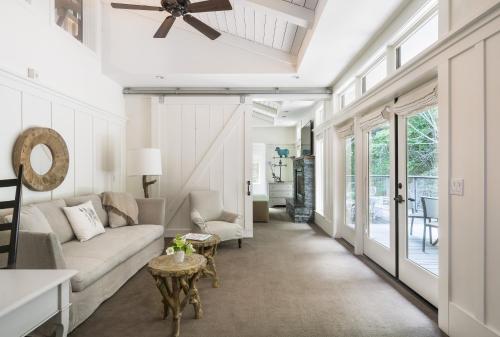 Farmhouse Inn in Forestvilla (CA)