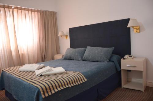 1 double bed, 2 twin beds